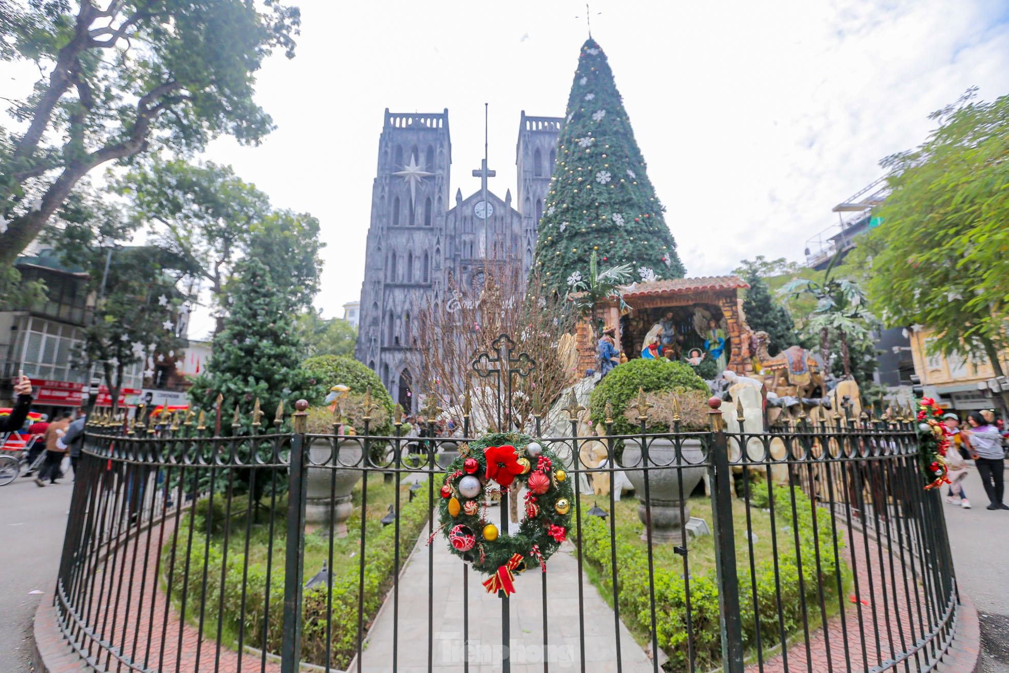 Nhà thờ Lớn ở Hà Nội trang hoàng lỗng lẫy đón Noel 2022