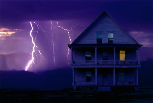 3 nguyên tắc bảo vệ thiết bị điện trong mùa mưa bão